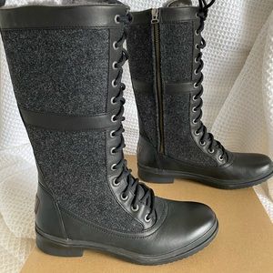 Waterproof Ugg Black lace-up boots